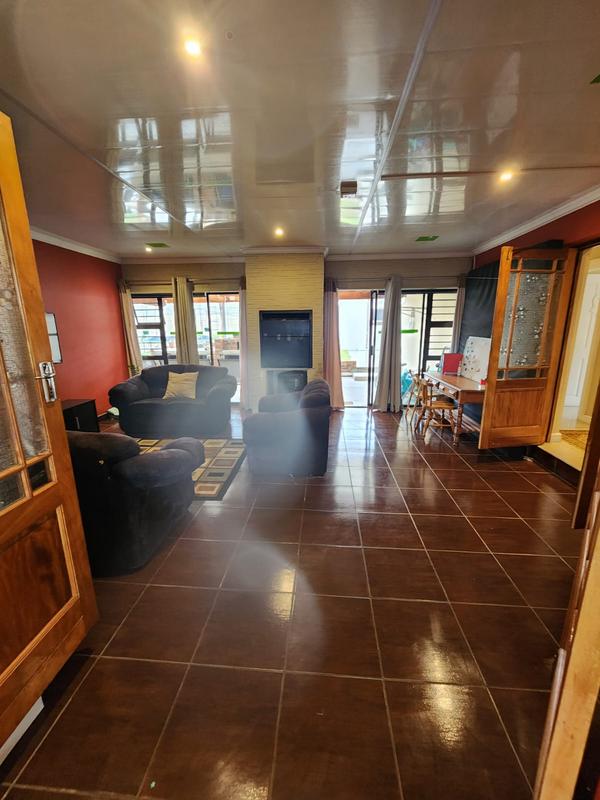 To Let 4 Bedroom Property for Rent in Parsonsvlei Eastern Cape